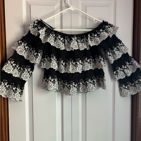 Embroidered off the shoulders top size S - Picture 3 of 4